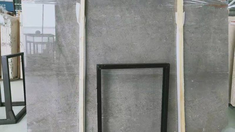 水磨石的制作工艺复杂，主要包括以下几个步骤：
